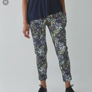Lululemon Jet Crop Pant Jogger Floral Relaxed Boyfriend sz 8 Luxtreme